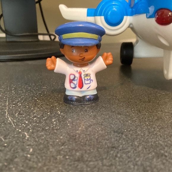 Fisher Price little people airplane and pilot - Picture 2 of 6